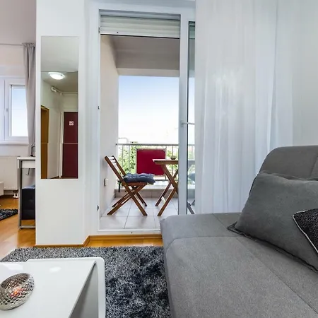 Apartment K & K With Free Garage Zadar