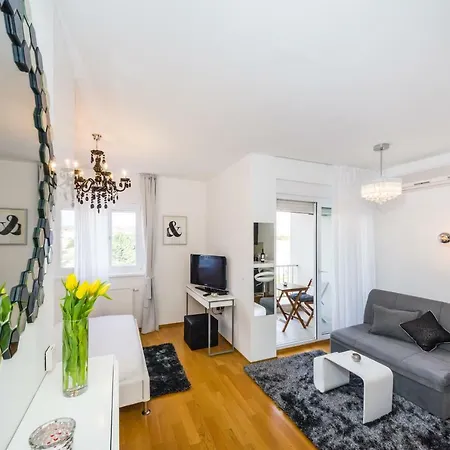 K & K With Free Garage Διαμέρισμα *