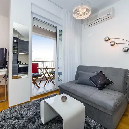 아파트 K & K With Free Garage