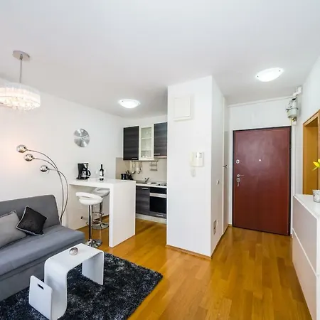 아파트 K & K With Free Garage